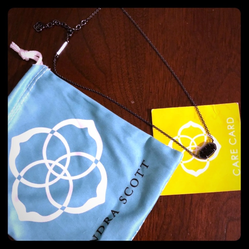 Black dust Kendra Scott necklace